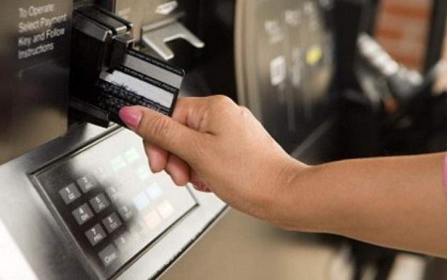 Quá trình sử dụng thẻ Debit có thể xảy ra rủi ro lộ mã Pin, mất tiền trong thẻ