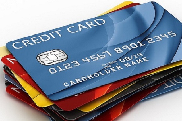 Thẻ Mastercard Credit khác với thẻ Debit như thế nào