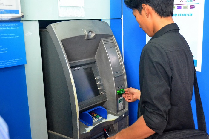 Rút tiền thuận lợi hơn khi có thẻ ATM