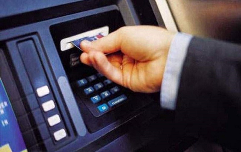 Sử dụng thẻ tín dụng như thẻ ATM khi cần tiền mặt tại các cây rút tiền