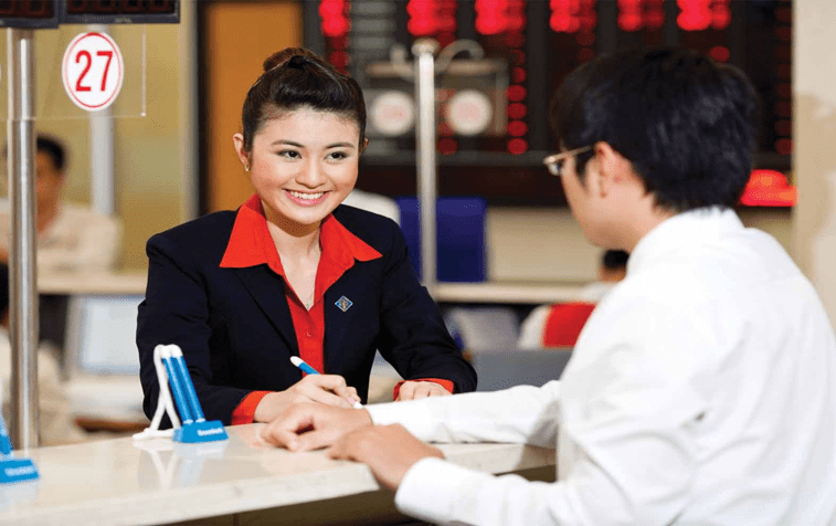 Giao dịch viên hỗ trợ và chăm sóc khách hàng