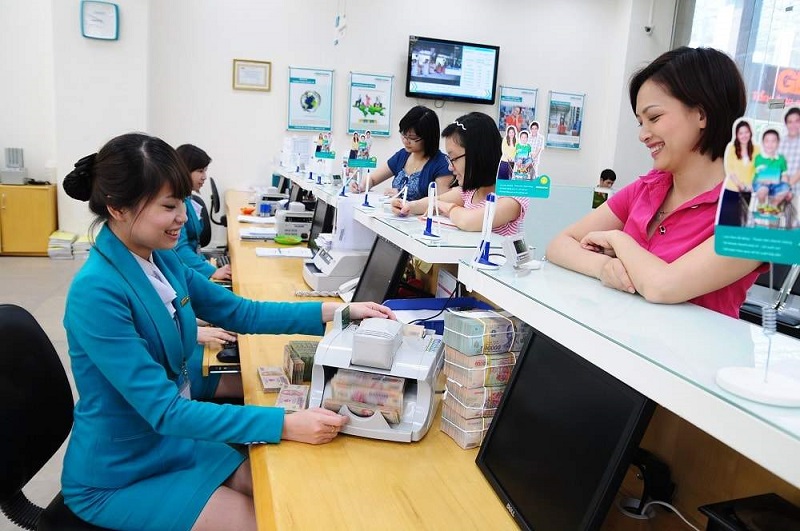 Giao dịch viên thực hiện các giao dịch trong phạm vi công việc