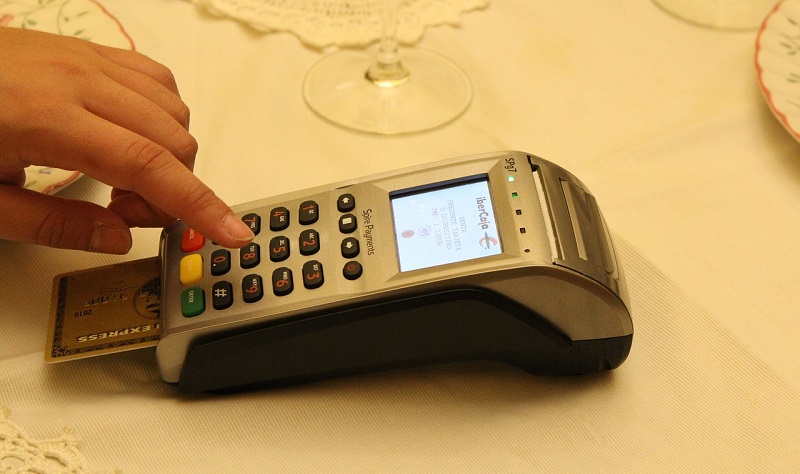 Máy POS giúp việc thanh toán trở nên đơn giản hơn