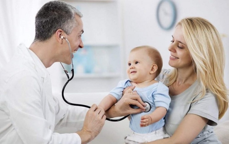 Nên mua bảo hiểm sức khỏe cho bé