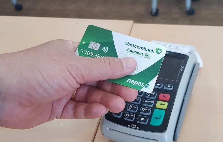 Sử dụng thẻ ATM hạn chế rủi ro về tiền mặt