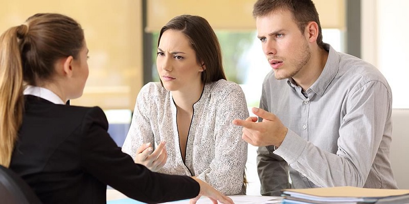 Nhân viên tín dụng chịu nhiều sự phàn nàn từ khách hàng