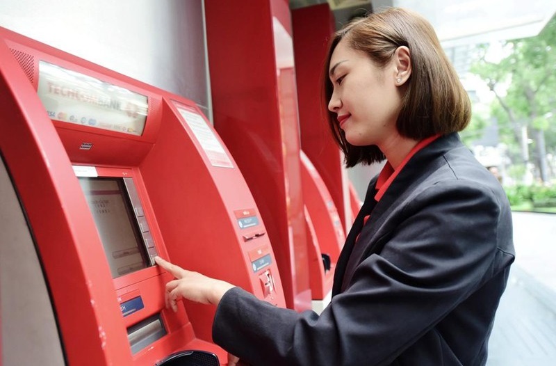 Rút tiền dễ dàng tại máy ATM