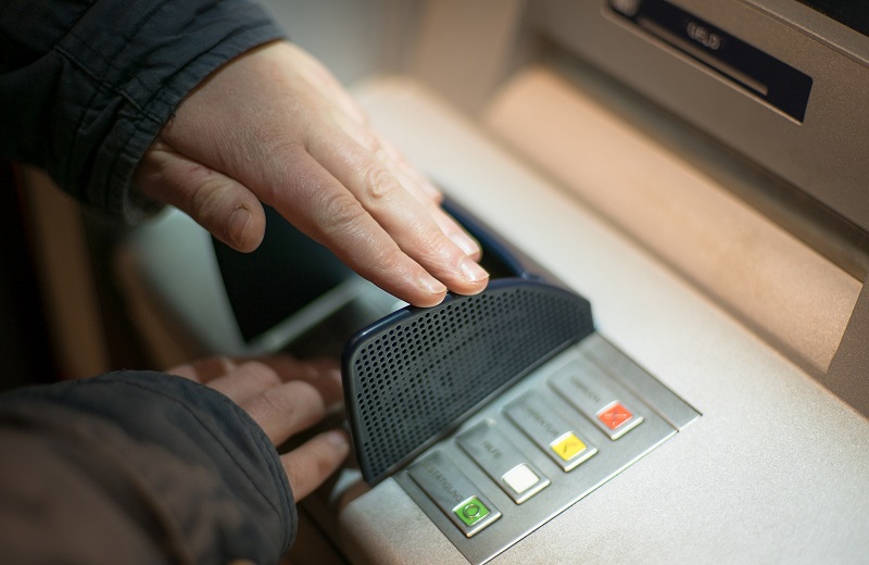 Sử dụng máy ATM như thế nào?