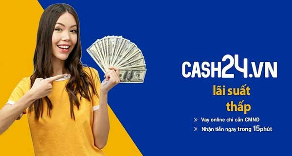 cô gái cầm tiền cười khi vay cash24 lãi suất thấp